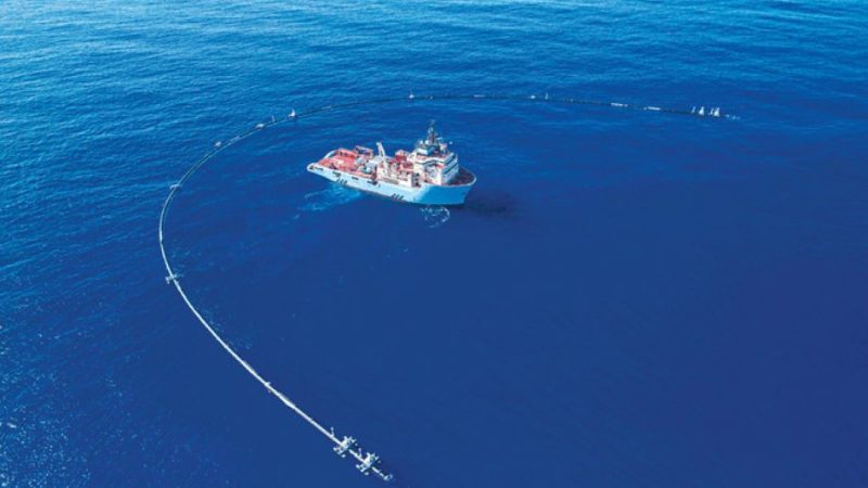 Nizozemci izumili plutajuću barijeru dugu 600 metara koja koristi oceanske struje za prikupljanje otpada