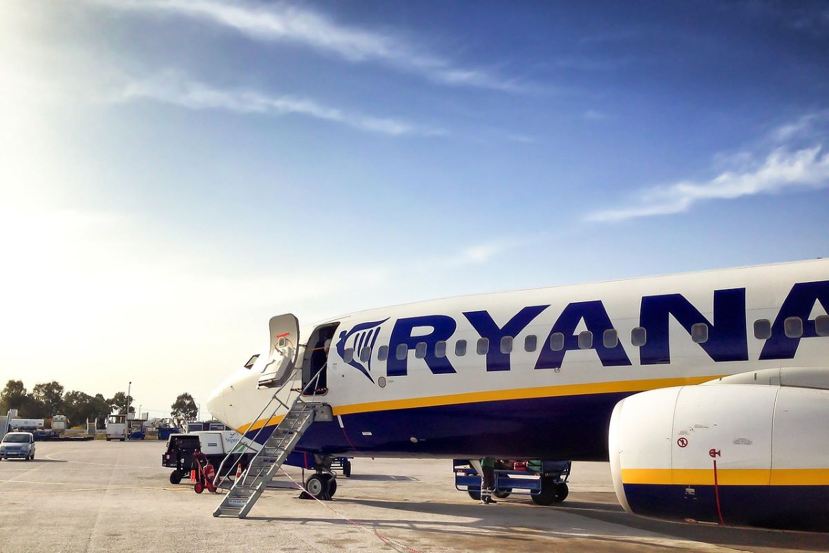 Ryanair povećava veličinu svoje besplatne kabinske prtljage – evo što sada zapravo stane ispod sjedala