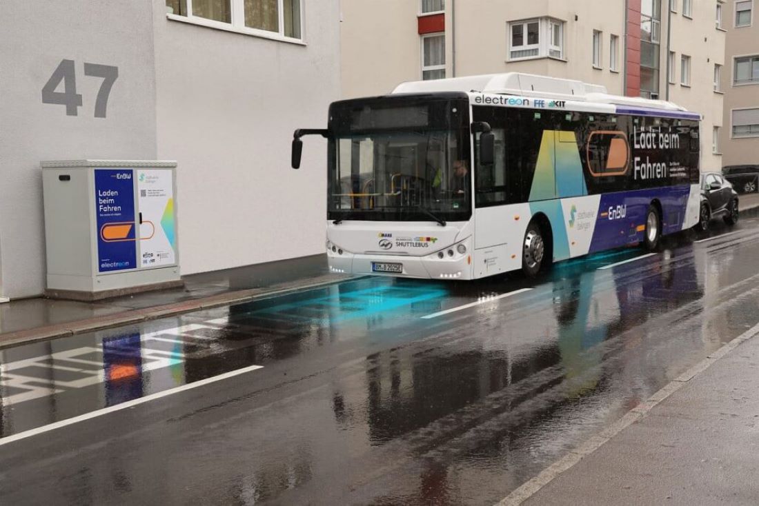 Francuska cesta prva na svijetu automatski puni električne automobile