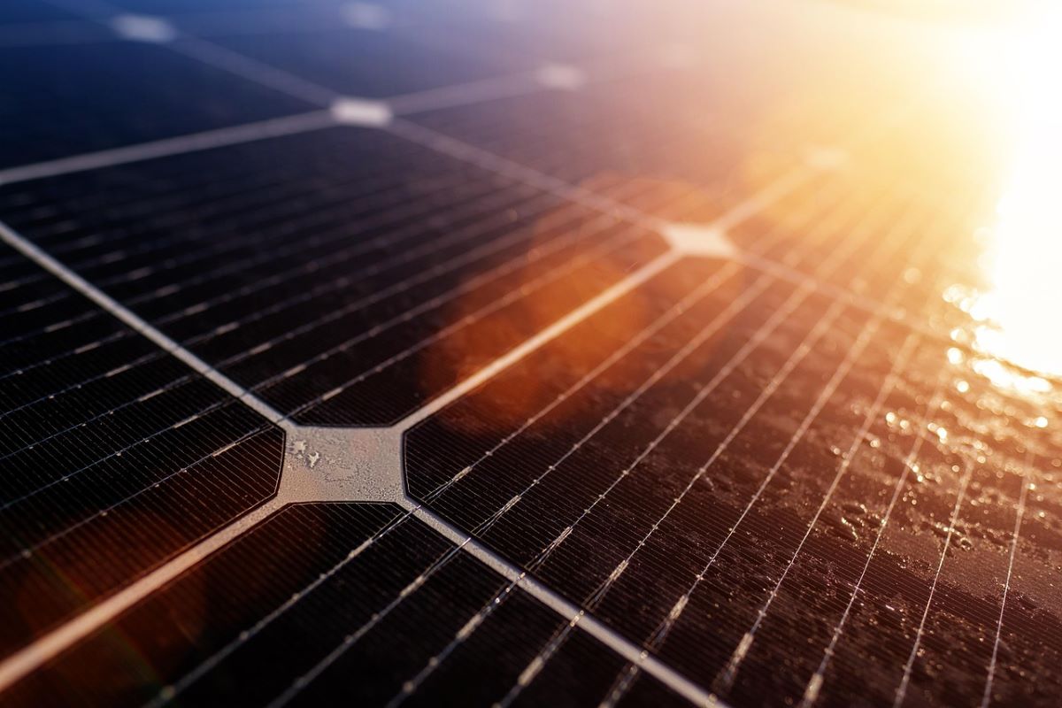 Masivni projekt u Abu Dhabiju, čiji je cilj dokazati da je solarna energija moguća 24 sata dnevno