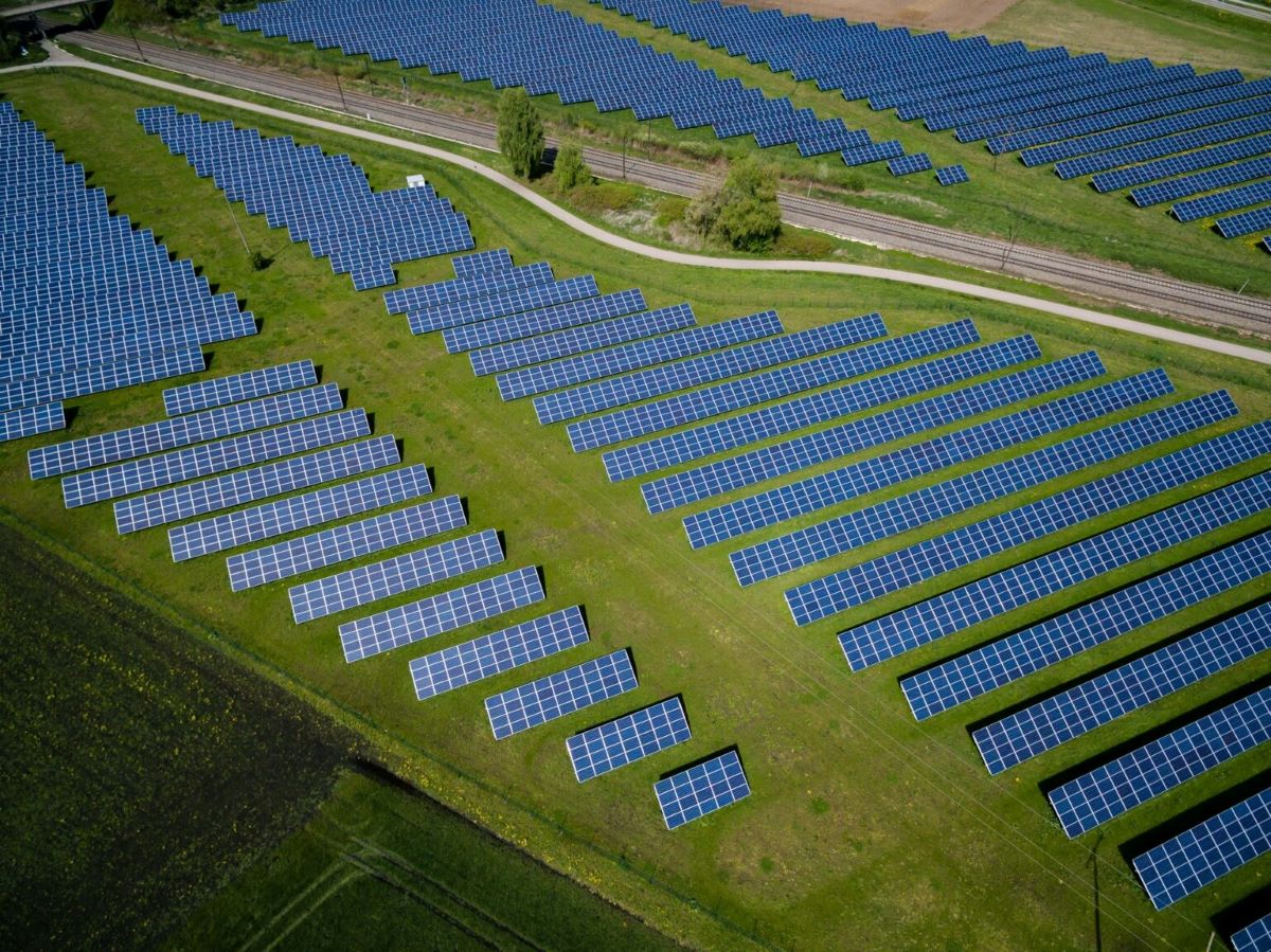 Alati umjetne inteligencije poboljšavaju predviđanje solarne energije za britanskog energetskog operatera