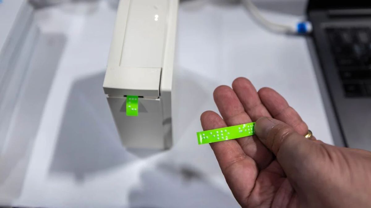 Nemonic Dot – pisač koji glasom pretvara riječi u Brailleove naljepnice osvojio CES 2026