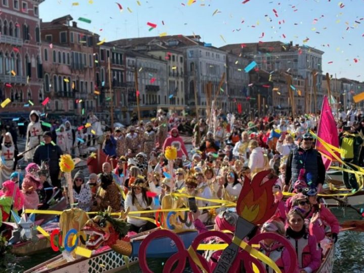 Venecijanski karneval 2026. započinje s pljuskom boja, tradicijom i eksplodirajućim štakorom