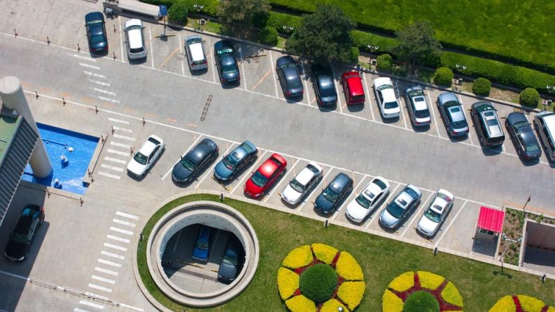 Kako gradovi upravljaju parkiranjem na ulicama i parkirnim objektima kao odgovor na rastući promet