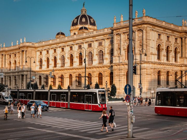 Bečani sve češće biraju javni prijevoz, bicikl i kretanje pješice
