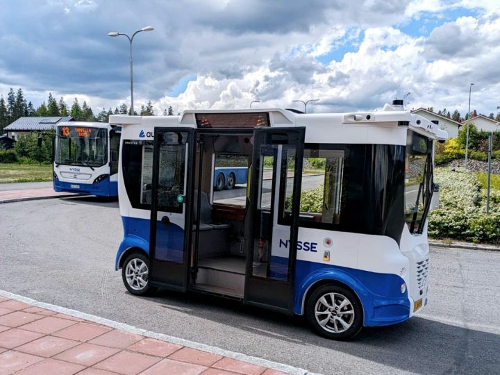 Tampere testira budućnost javnog prijevoza: robot-bus prelazi iz vozila u nadzorni centar