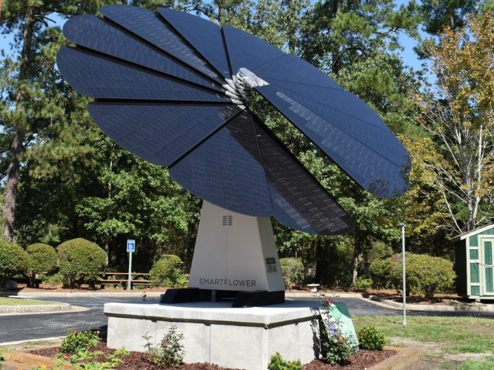 Solarni “suncokret” koji prati sunce i sam čisti panele