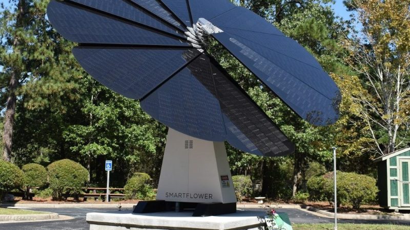 Solarni “suncokret” koji prati sunce i sam čisti panele