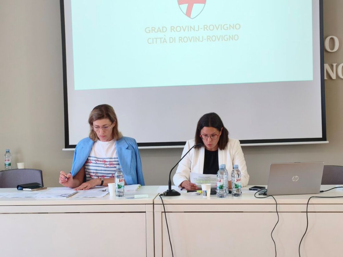 «Povijesni trenutak»: Rovinjsko Gradsko vijeće jednoglasno usvojilo Prijedlog Deklaracije o ponovnom uvođenju učenja talijanskog jezika kao jezika društvene sredine u školama s nastavom na hrvatskom jeziku