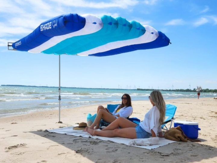 Suncobran za plažu koja se napuhuje vjetrom automatski prati povjetarac