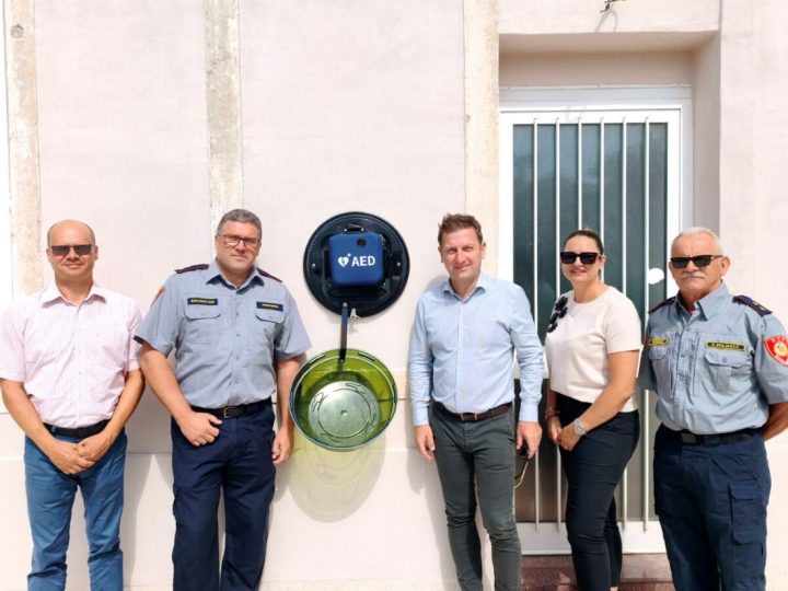 U Rovinjskom Selu postavljen vanjski defibrilator