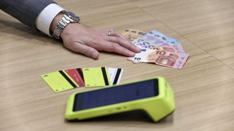 Gotovina ili kartica: Financijski stručnjak otkriva što nam se više isplati u novčaniku!